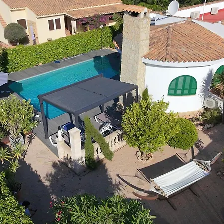 בית נופש Villa Cala Mendia