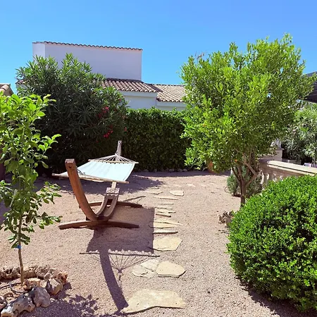 בית נופש Villa Cala Mendia